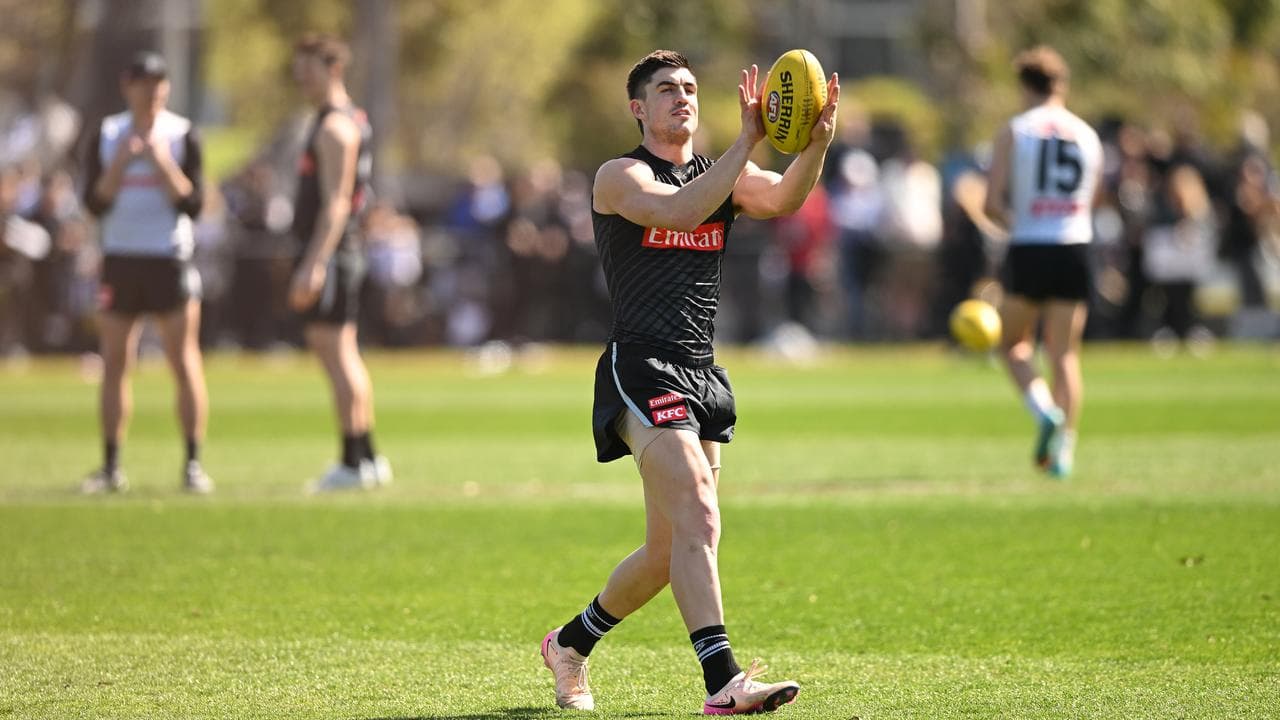 Collingwood defender Brayden Maynard injured his knee at training.