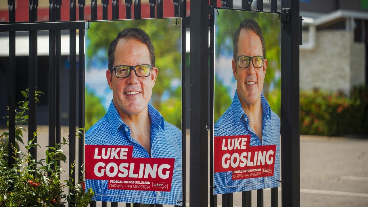 Political corflute signs for Luke Gosling (file image)