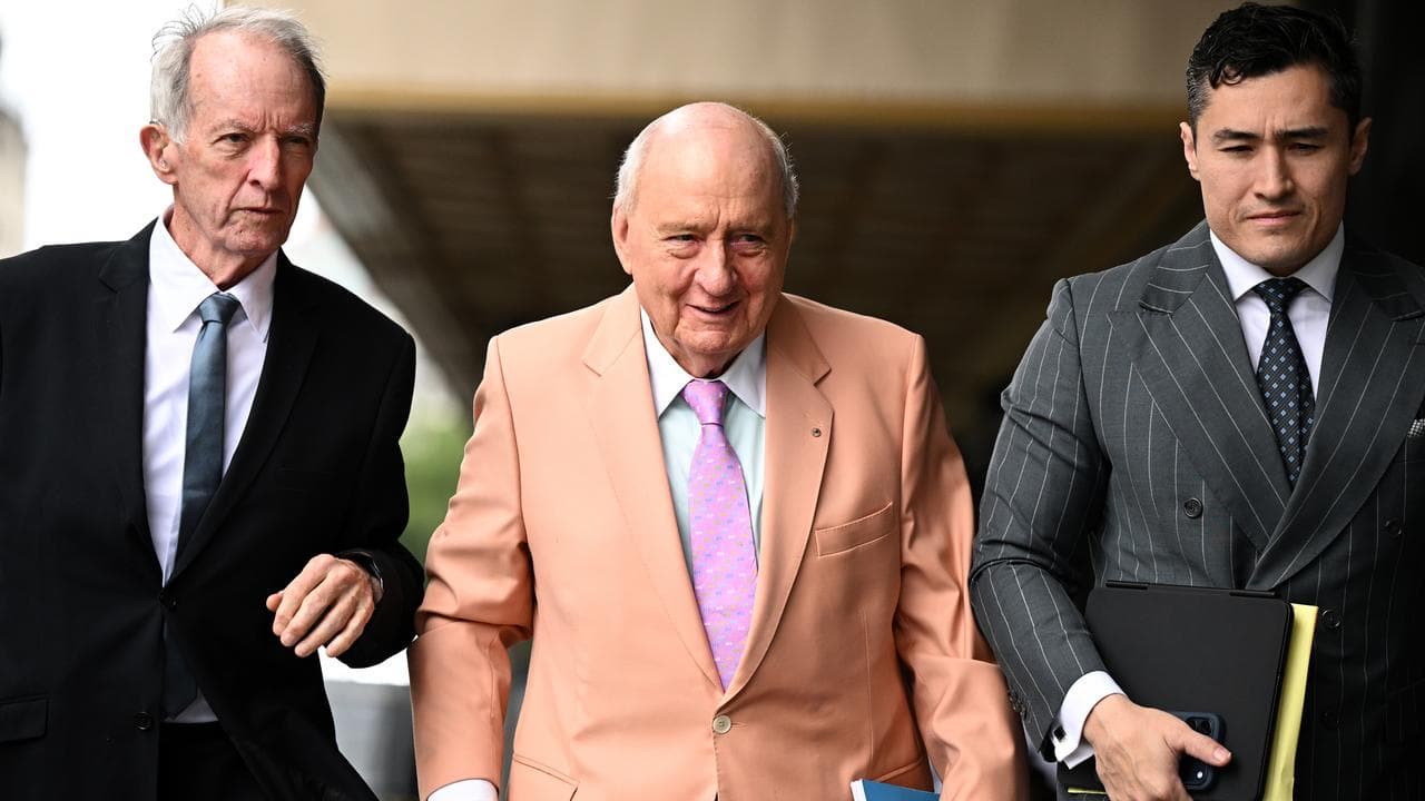 Alan Jones (centre)