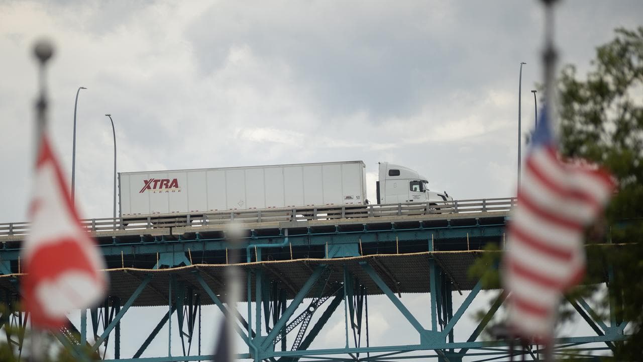 Trucks cross into the United States of America from Ontario, Canada