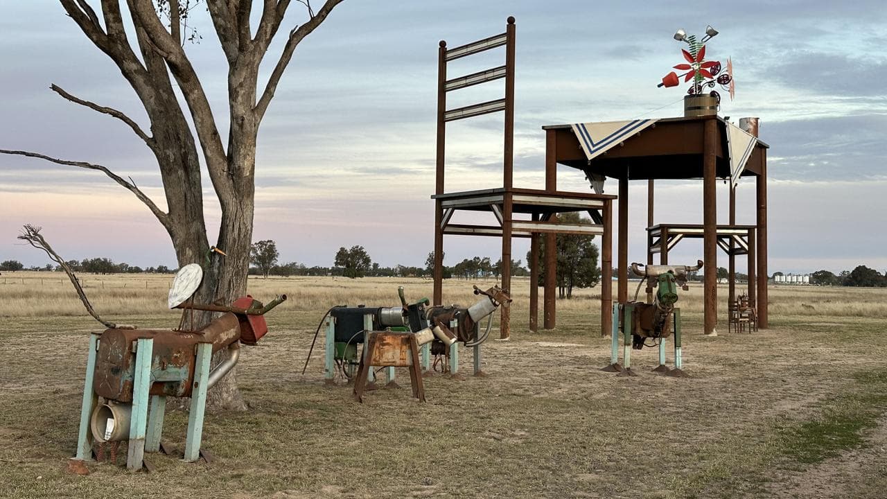 Angus Wilson's sculpture Smoko in the Meadow