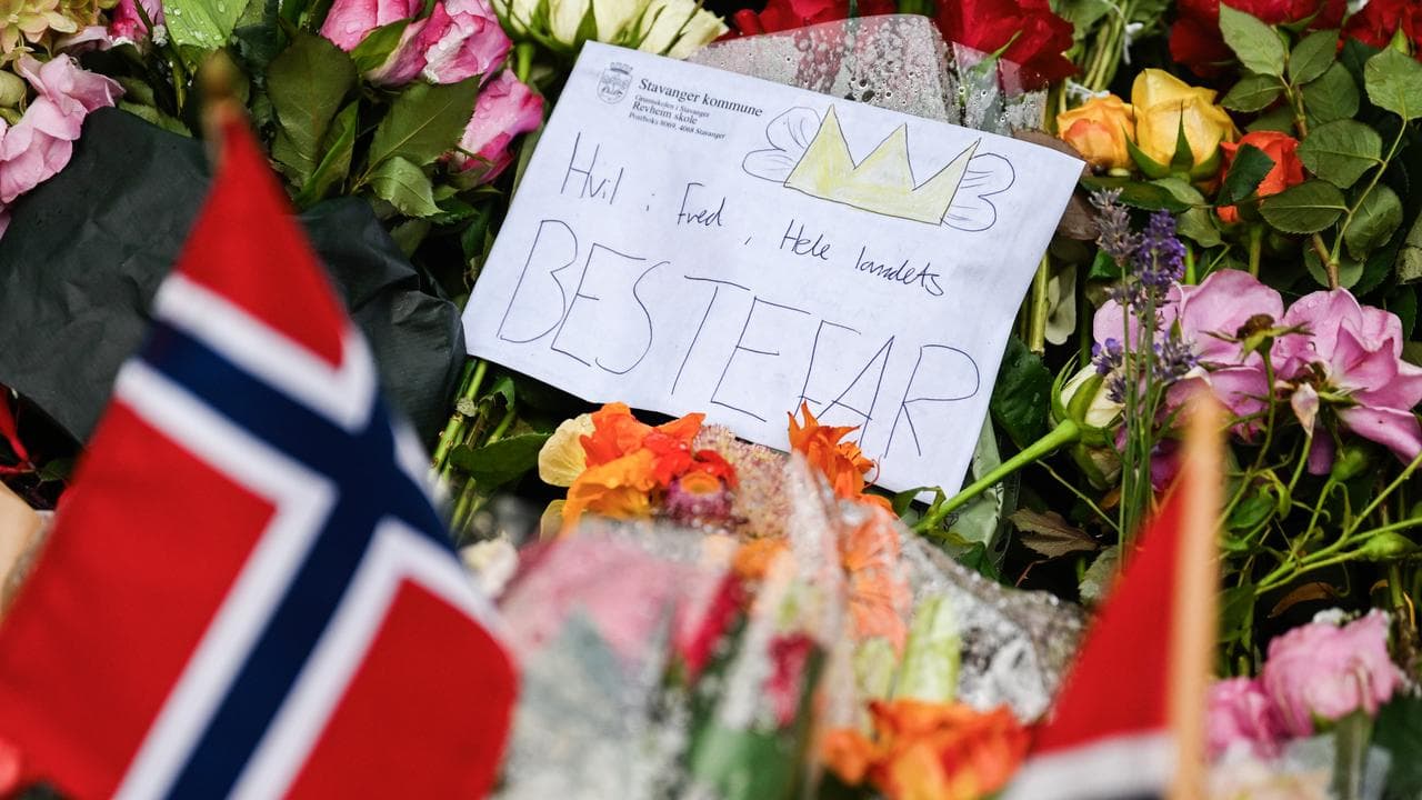 Mourners pay tribute to King Harald V