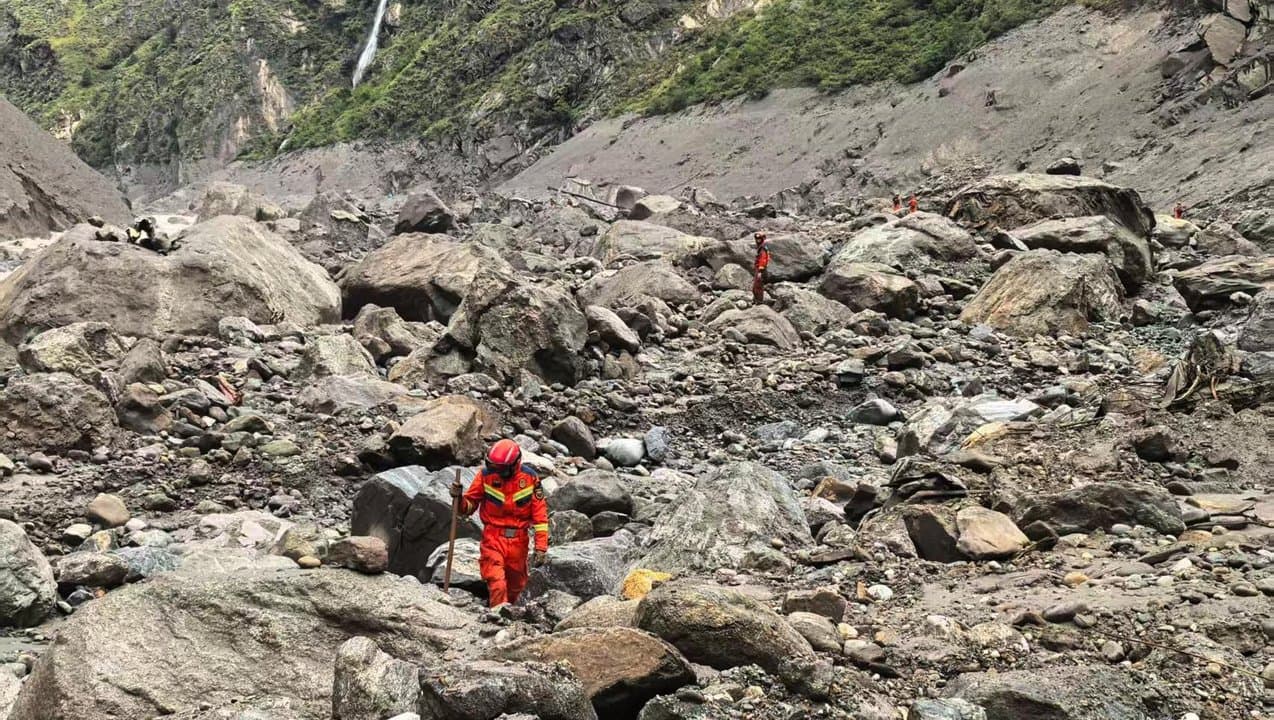 China Nepal flash floods
