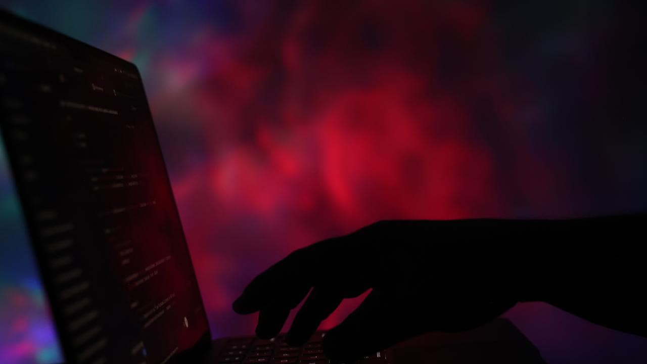 Dark web computer