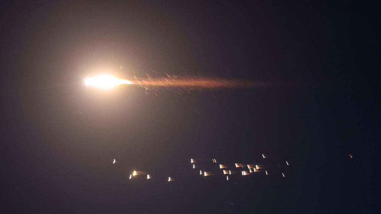Iran launches wave of missile strikes