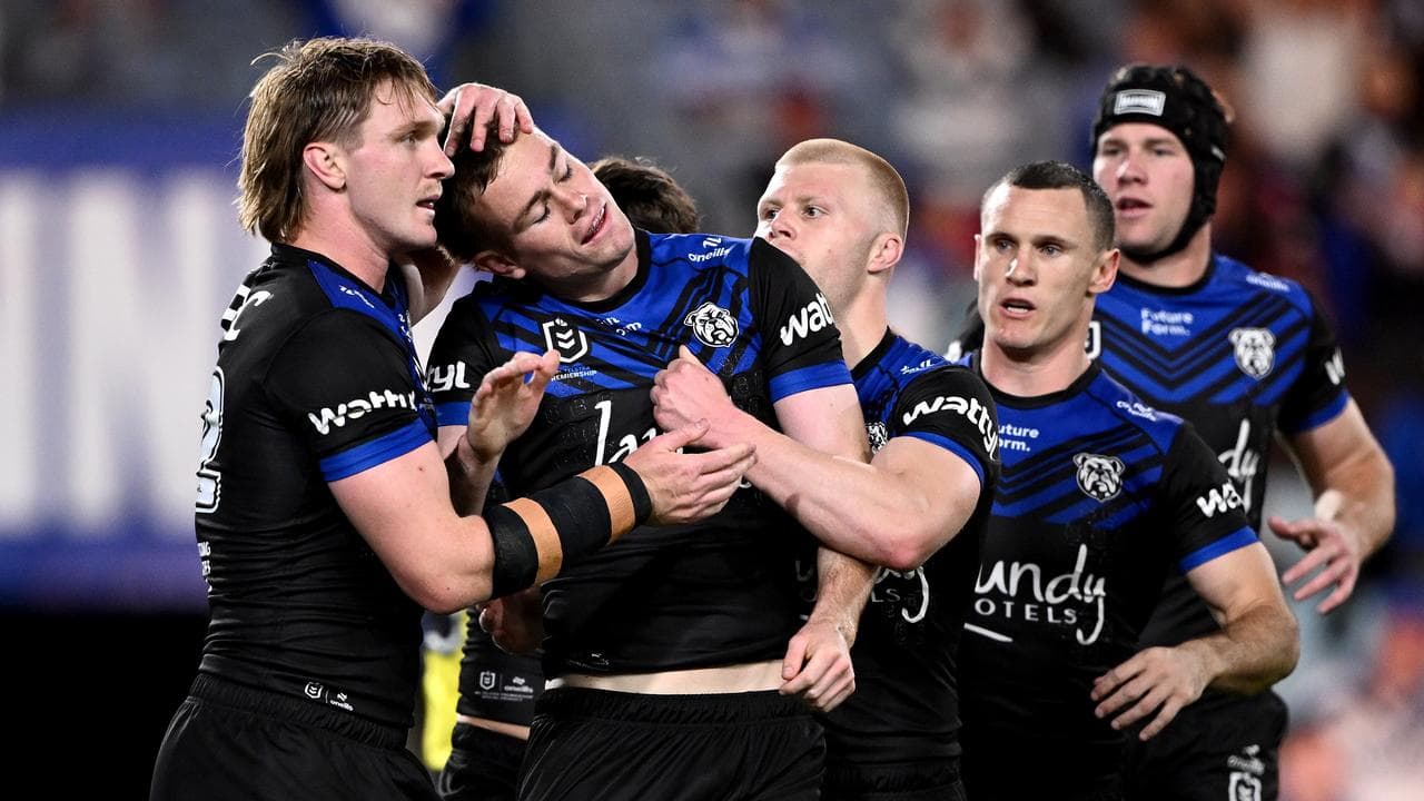 Lachlan Galvin of the Bulldogs (second left)