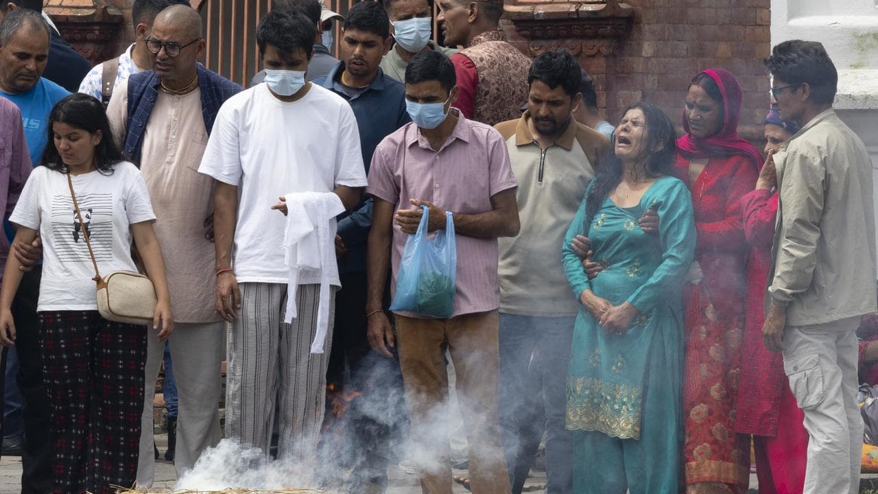 Bereaved families perform funeral rites