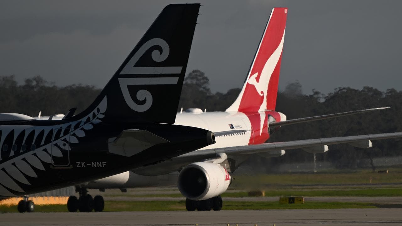 Qantas and Air New Zealand aircraft