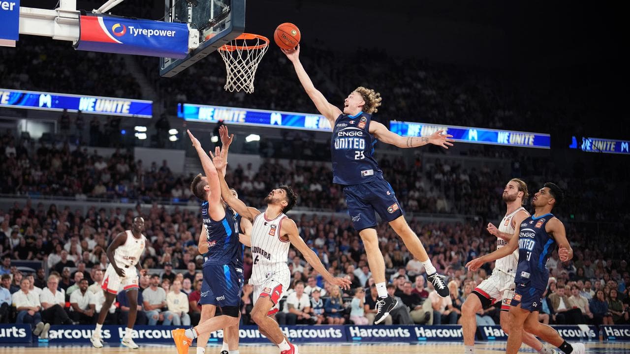 Luke Travers blocking ball