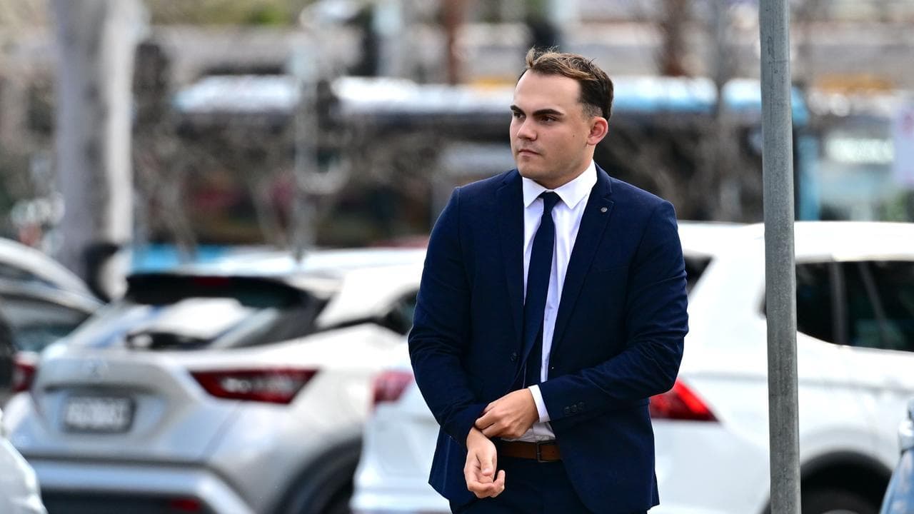 Gottaas in suit approaching court