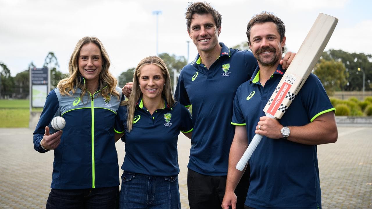 Ellyse Perry,  Sophie Molineux, Pat Cummins and Travis Head