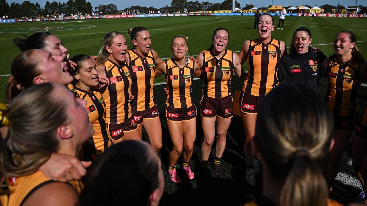 Celebrating Hawthorn players.