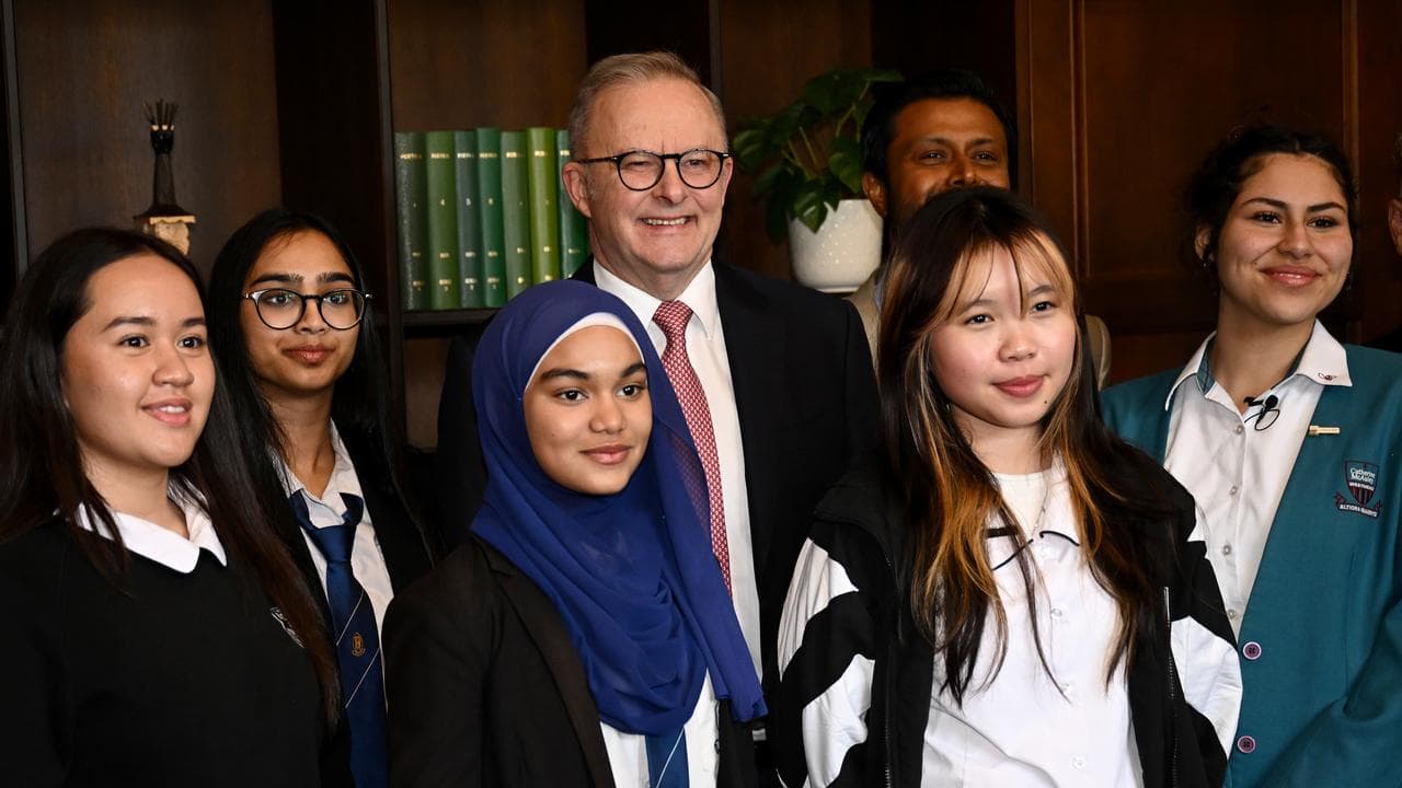Anthony Albanese with students (file image)