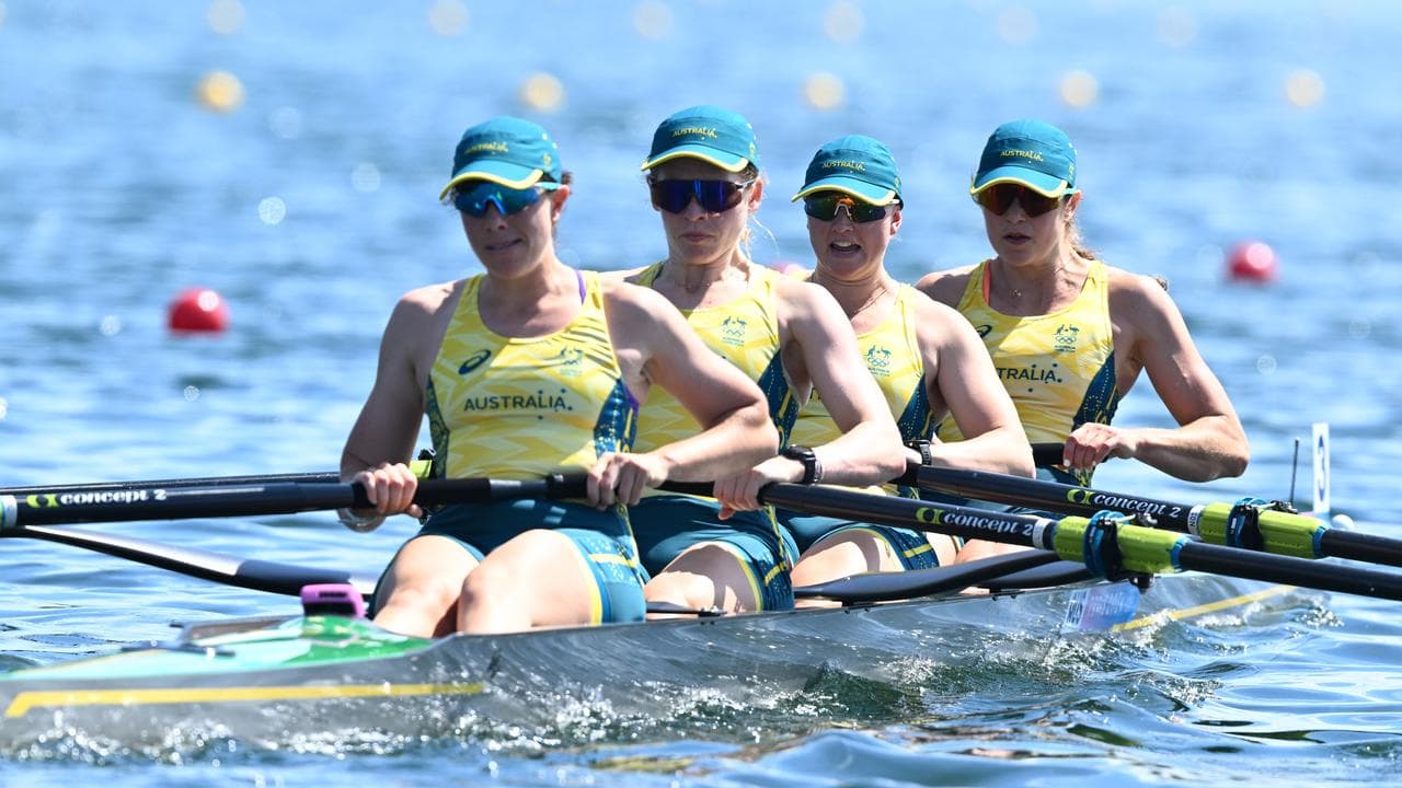 Women rowing (file image)