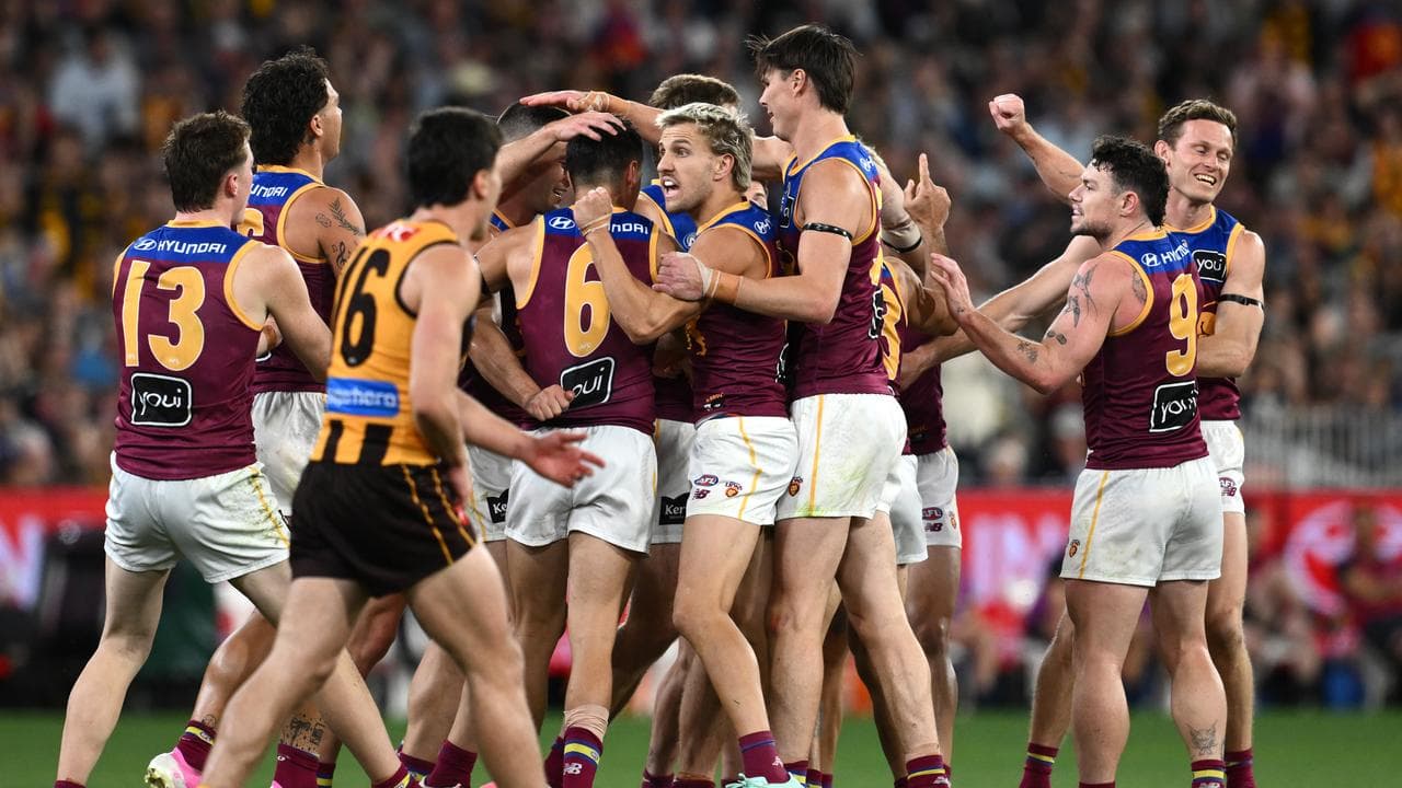 Brisbane players rush to Hugh McCluggage (No.6)