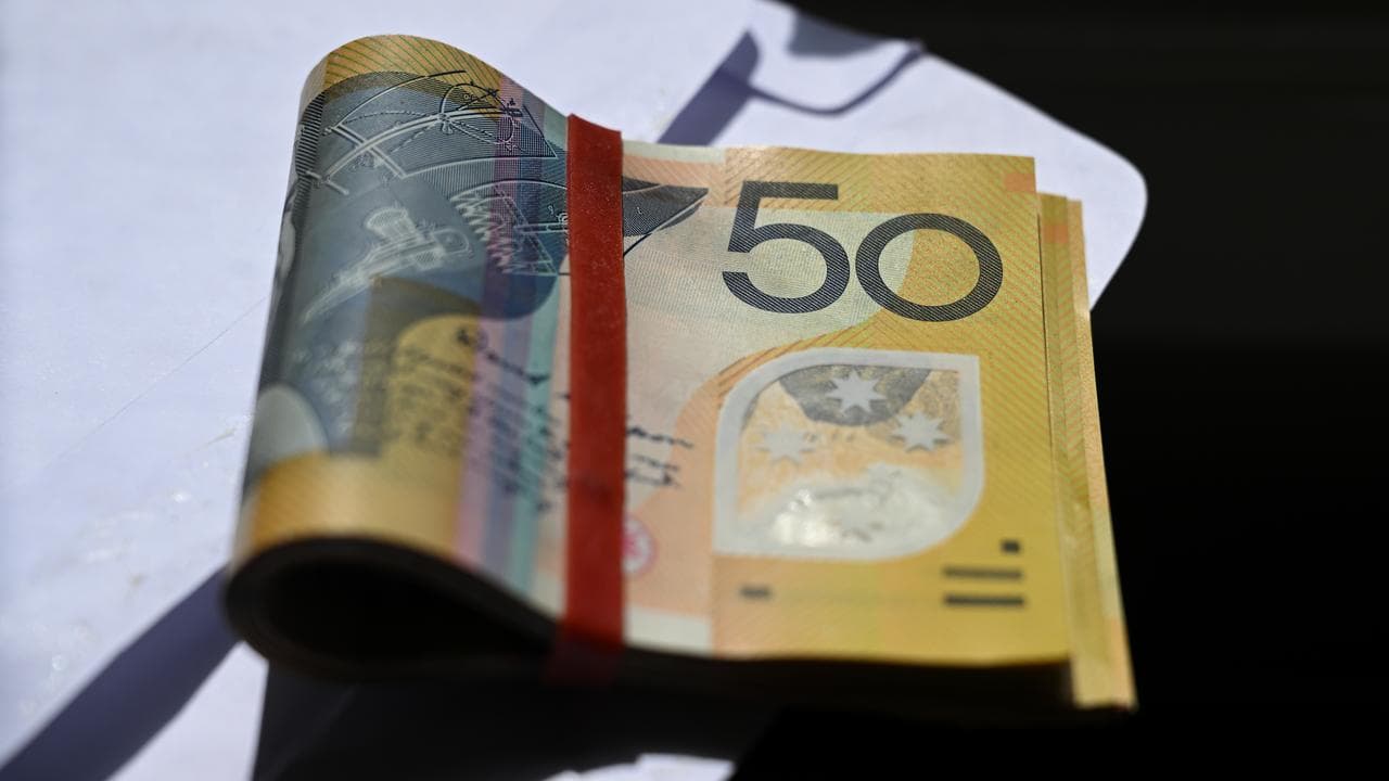 An image of Australian $50 notes.