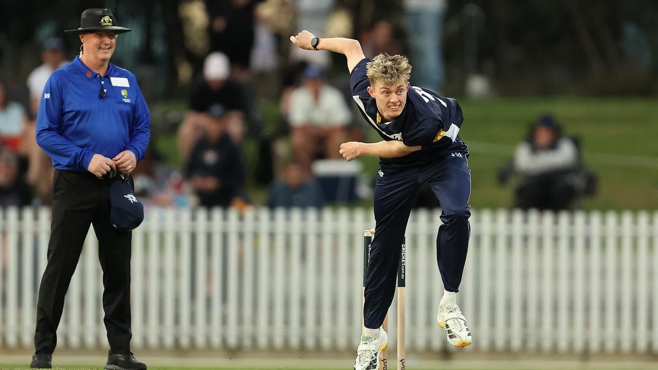 Victoria bowler Harry Hoekstra