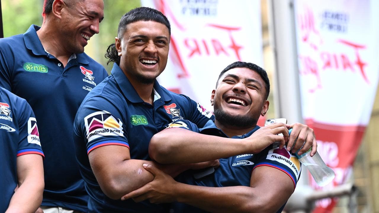 (L-R) Jermaine McEwen and Francis Manuleleua.