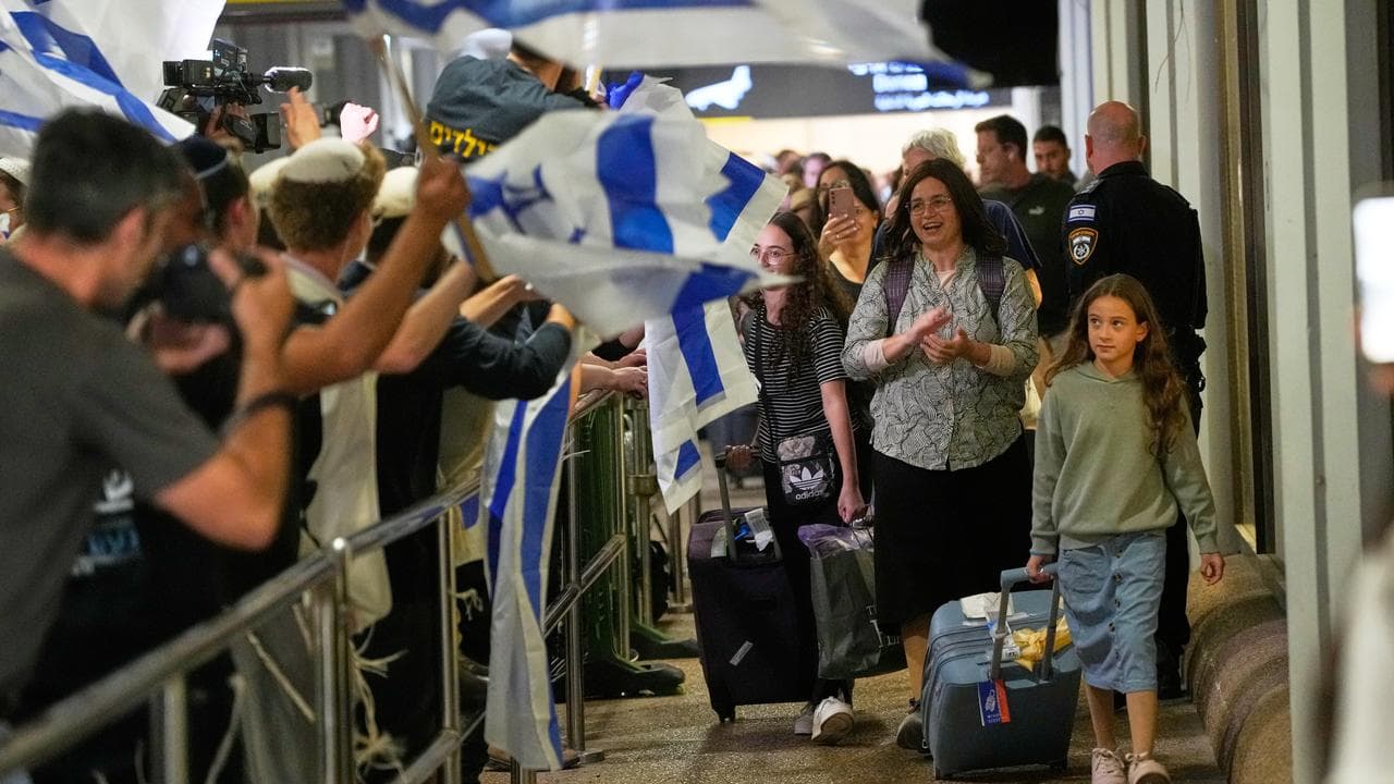 FlyDubao passengers welcomed at Tel Aviv, Israel