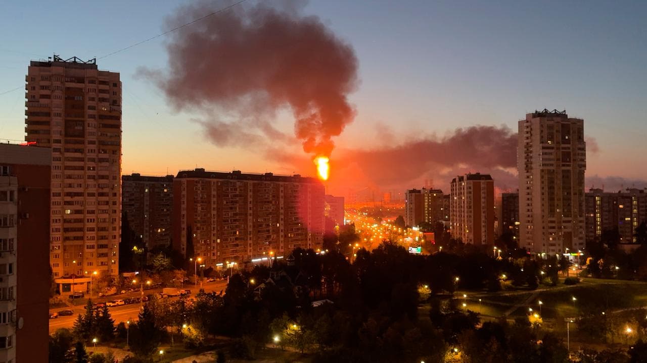 Smoke from Moscow's oil refinery after a Ukrainian drone attack