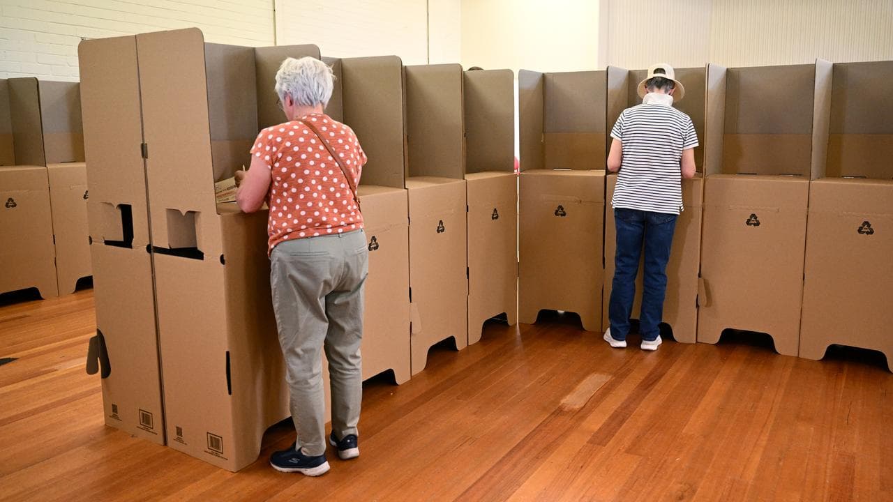 People voting