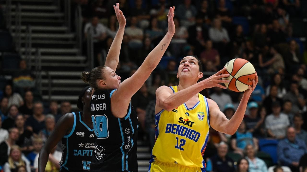 (L-R) Nicole Munger and Marianna Tolo.