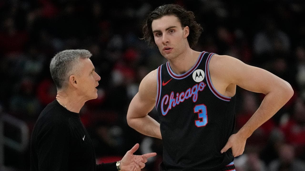 (L-R) Billy Donovan and Josh Giddey.