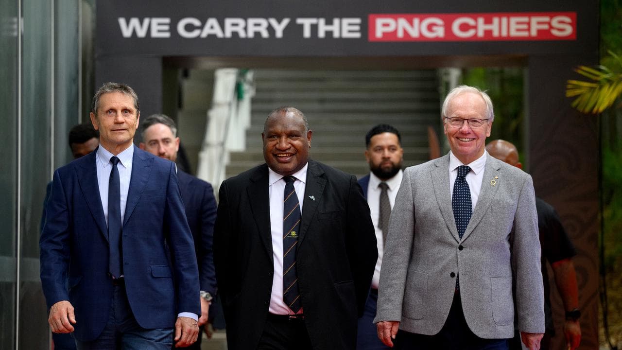 (L-R) Wayne Pearce, James Marape and Peter Beattie.