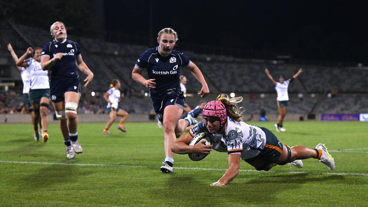 Piper Duck scores try for Wallaroos.