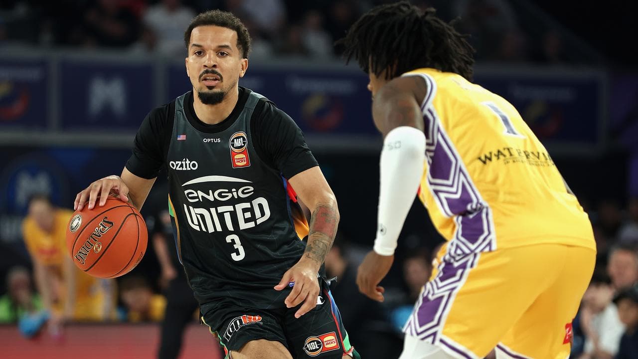 Cole Anthony of United drives