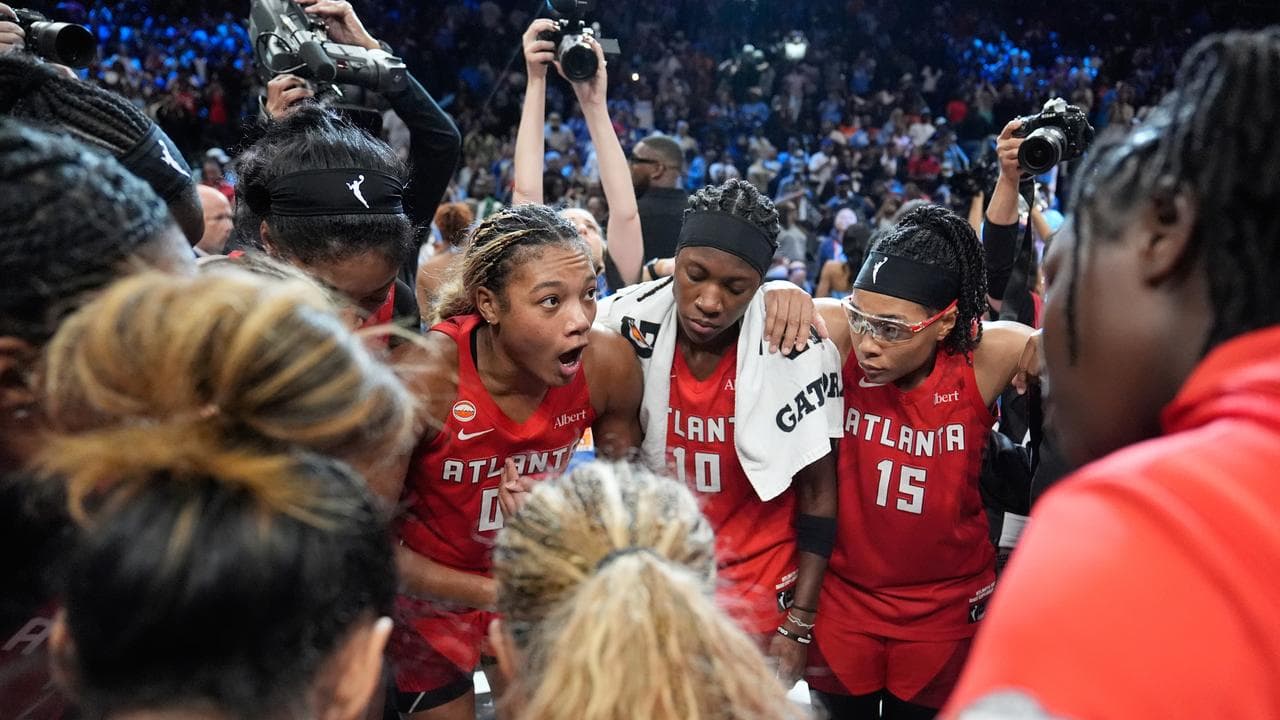 WNBA huddle