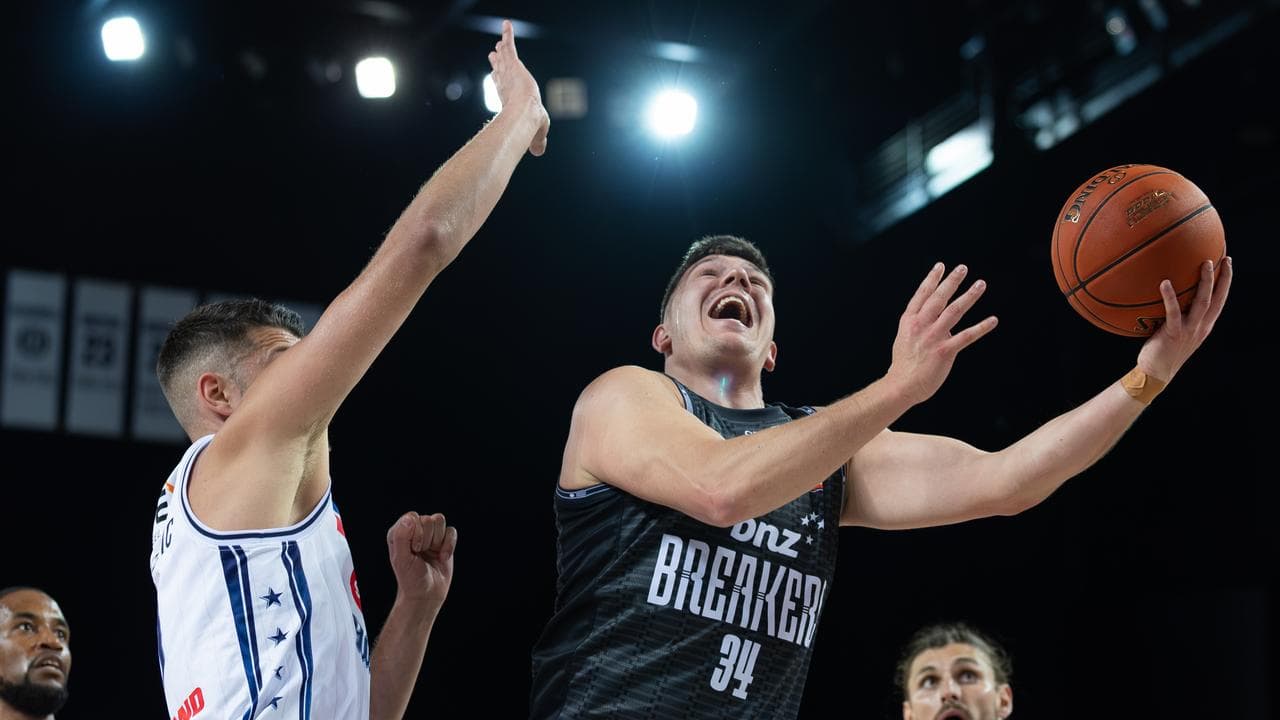 Dejan Vasiljevic lays up past Adelaide's  Nick Rakocevic