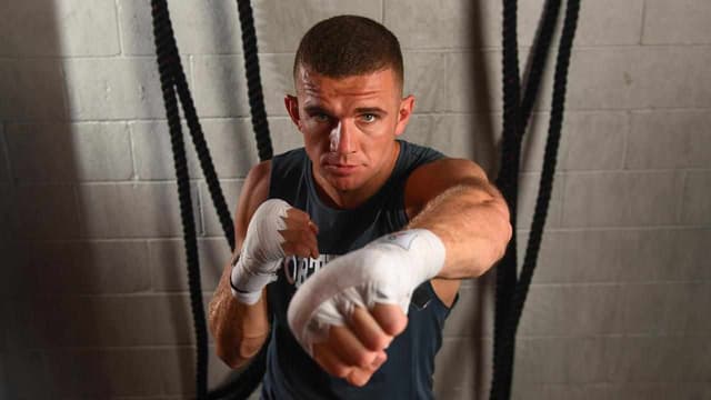 Wallace exits corner for centre stage in title pursuit