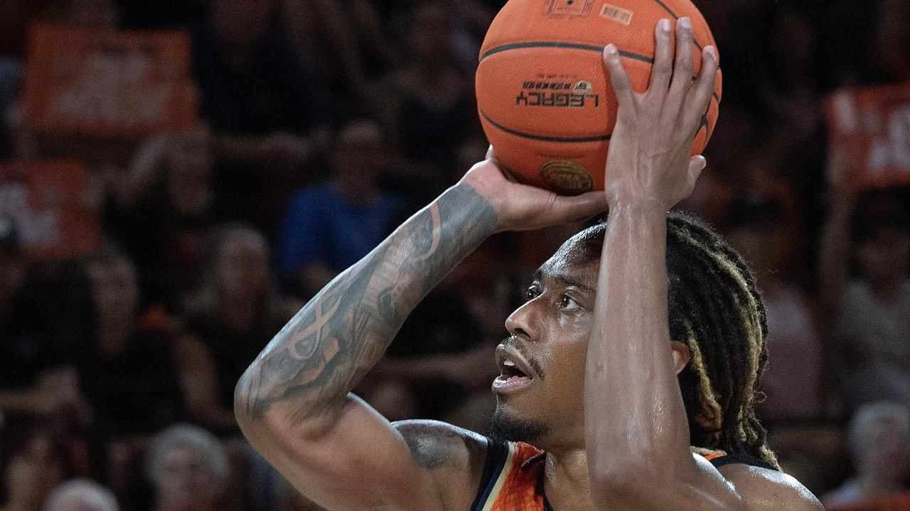 Taipans produce late rally to defeat 36ers in NBL