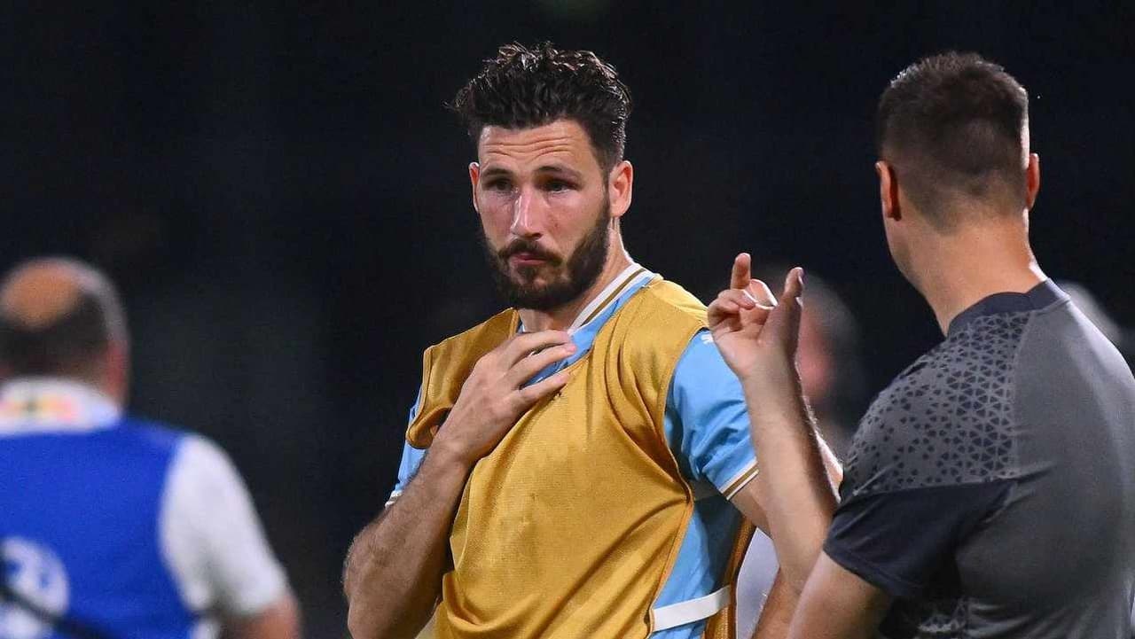 Socceroos attackers Leckie, Maclaren sweat on injuries