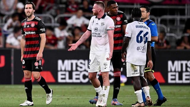 10-man Wanderers pip Adelaide in 1-0 ALM win