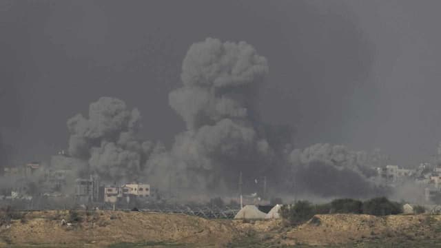 Israel battles Hamas in streets as UN delays vote again