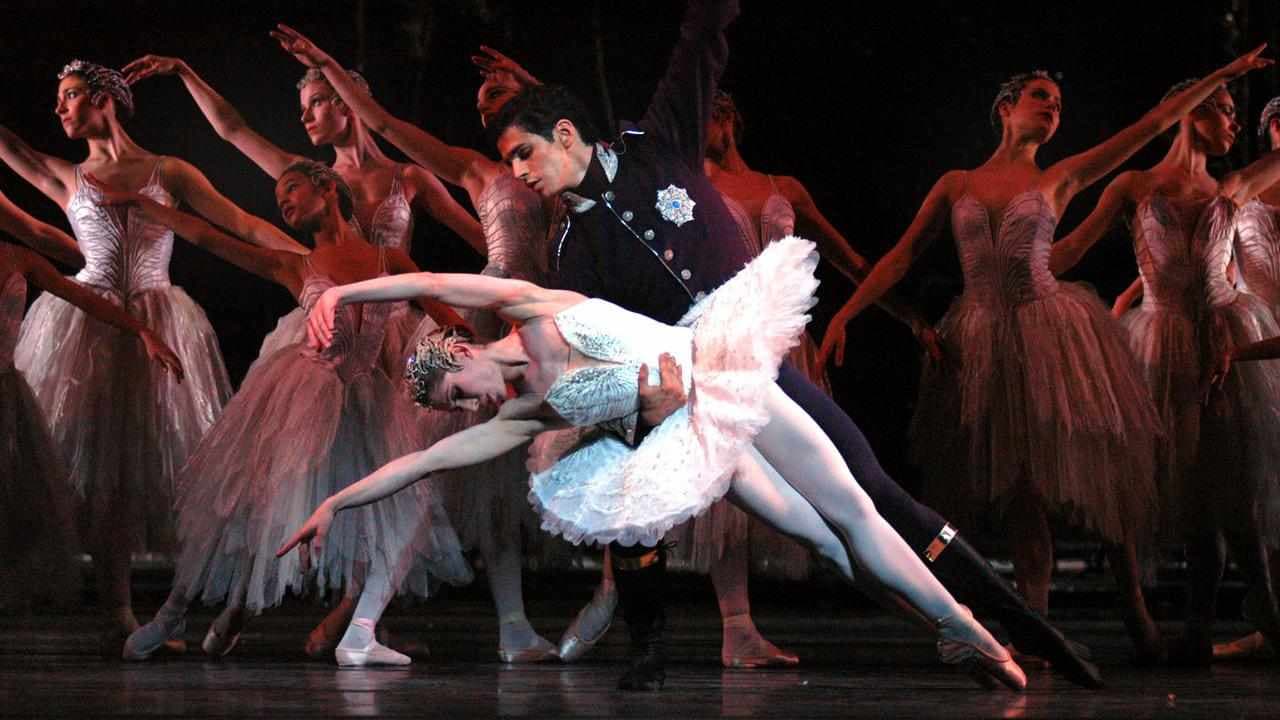 First woman to helm Qld ballet, replacing Li Cunxin