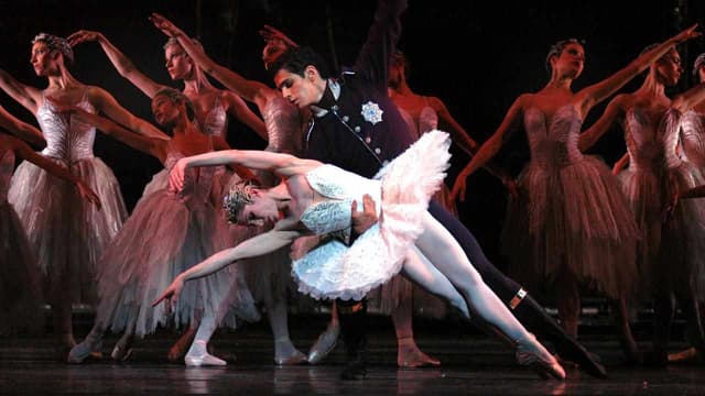 First woman to helm Qld ballet, replacing Li Cunxin