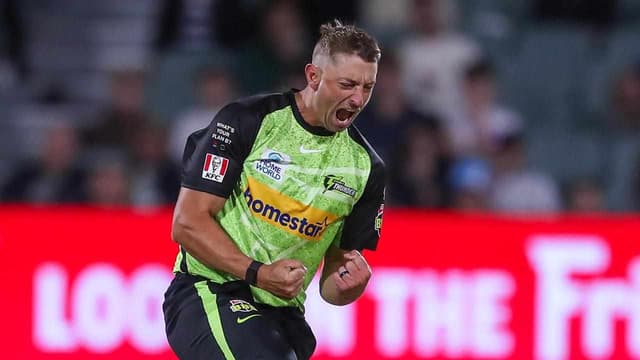 Sams, Zaman propel Thunder past Stars for first BBL win