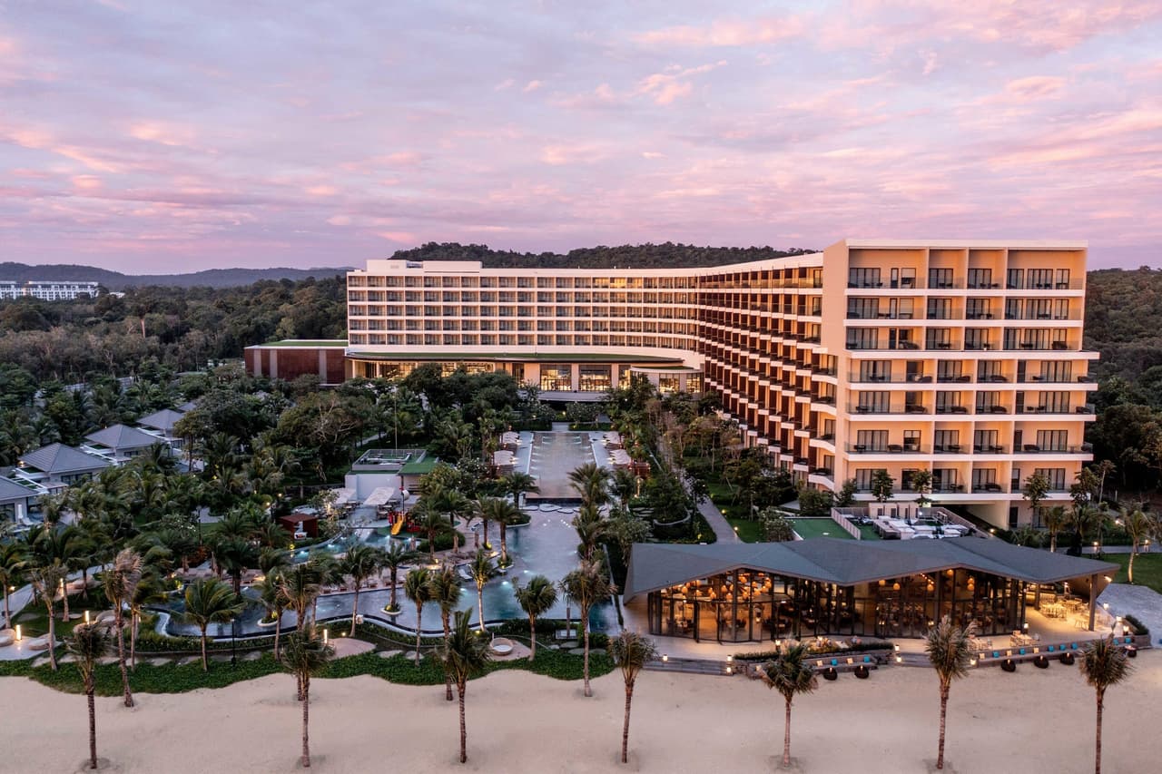 Crowne Plaza Phu Quoc Starbay Beckons International Travellers with Its Stunning Nature, Romantic Scene, and Modern Living
