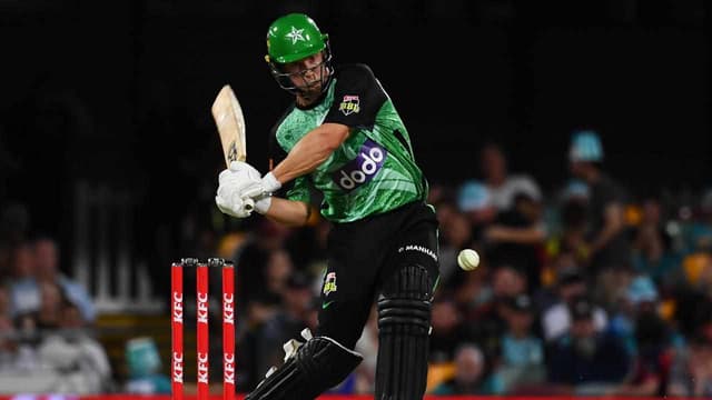 Stars overcome controversial catch to down Sixers