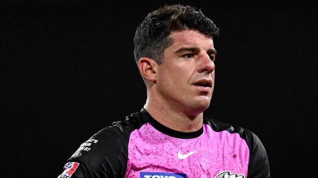 Henriques adamant he took controversial catch cleanly