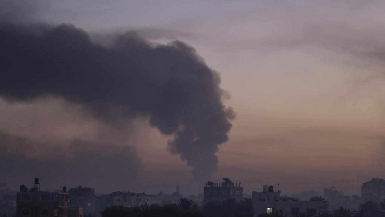 Israeli tanks cut off hospitals in new storming of Gaza