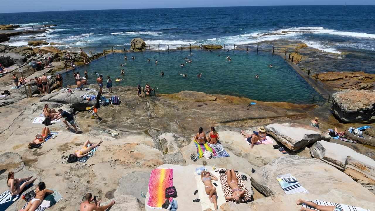 Aussies urged to 'call your nan' as heatwaves intensify
