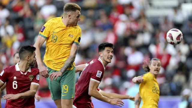 Socceroos reach Asian Cup quarters, finding feet