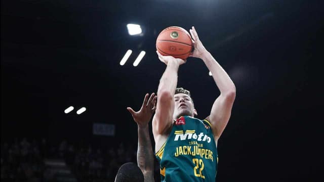 JackJumpers star Magnay being roughed up, says coach