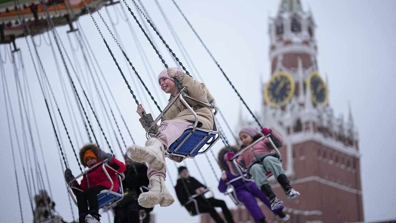 Putin pushes for children, says ethnic survival at risk