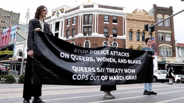 Police to discuss marching out of uniform at Mardi Gras