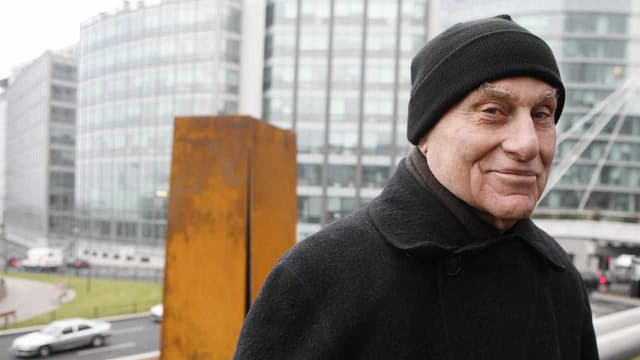 Famed American sculptor Richard Serra dies at 85